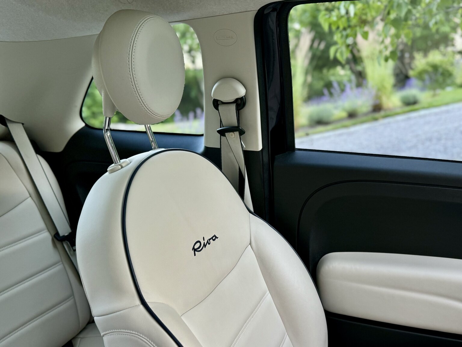 Interior image of 2017 Fiat 500 Riva