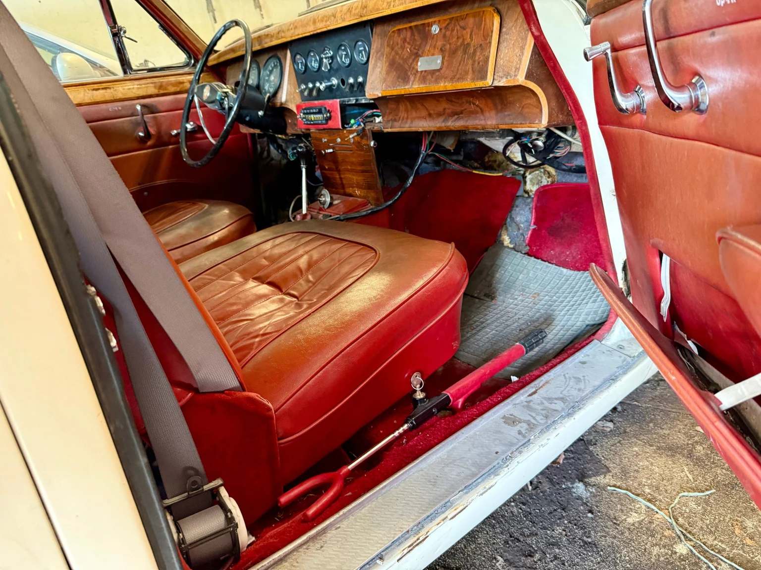 Interior image of 1961 Jaguar Mark 2 (18)