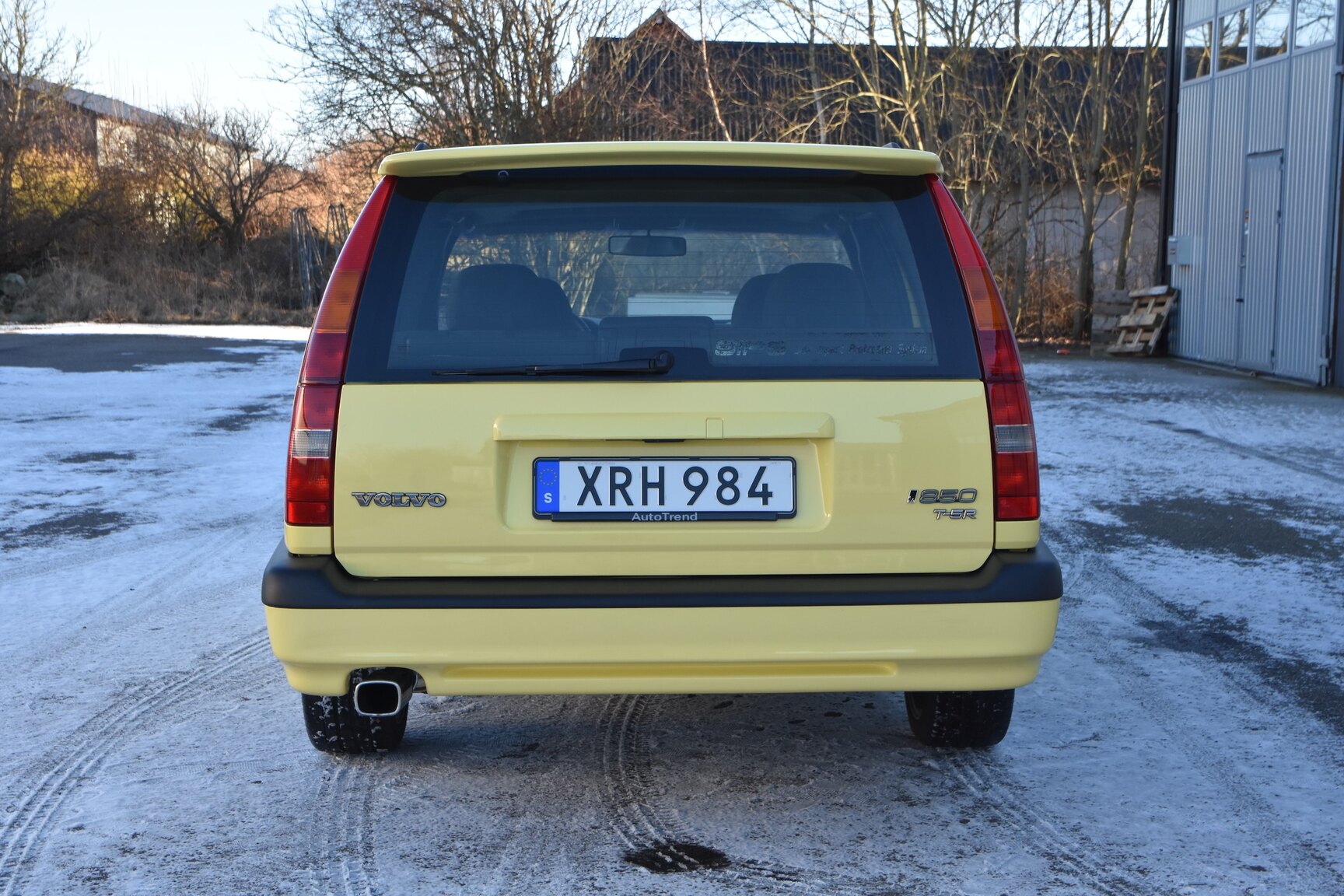 Exterior image of 1995 Volvo 850 T-5R Kombi
