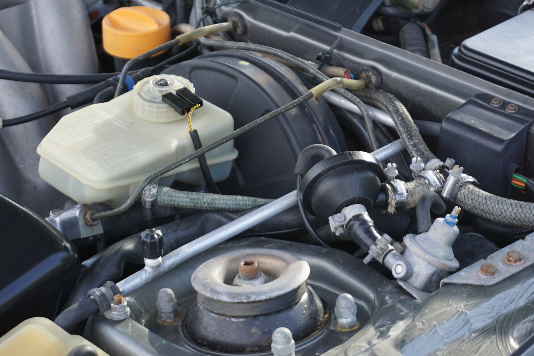Image of 1985 Porsche 944 "NO RESERVE AUCTION" mechanics