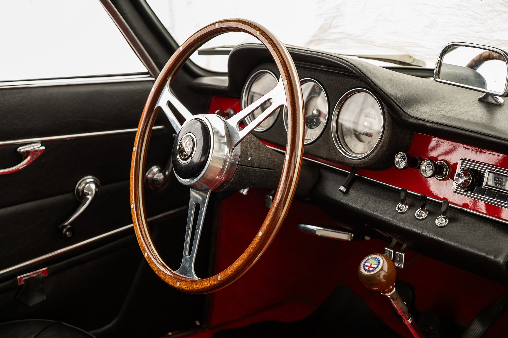 Interior image of 1962 Alfa Romeo Giulia Sprint 1600