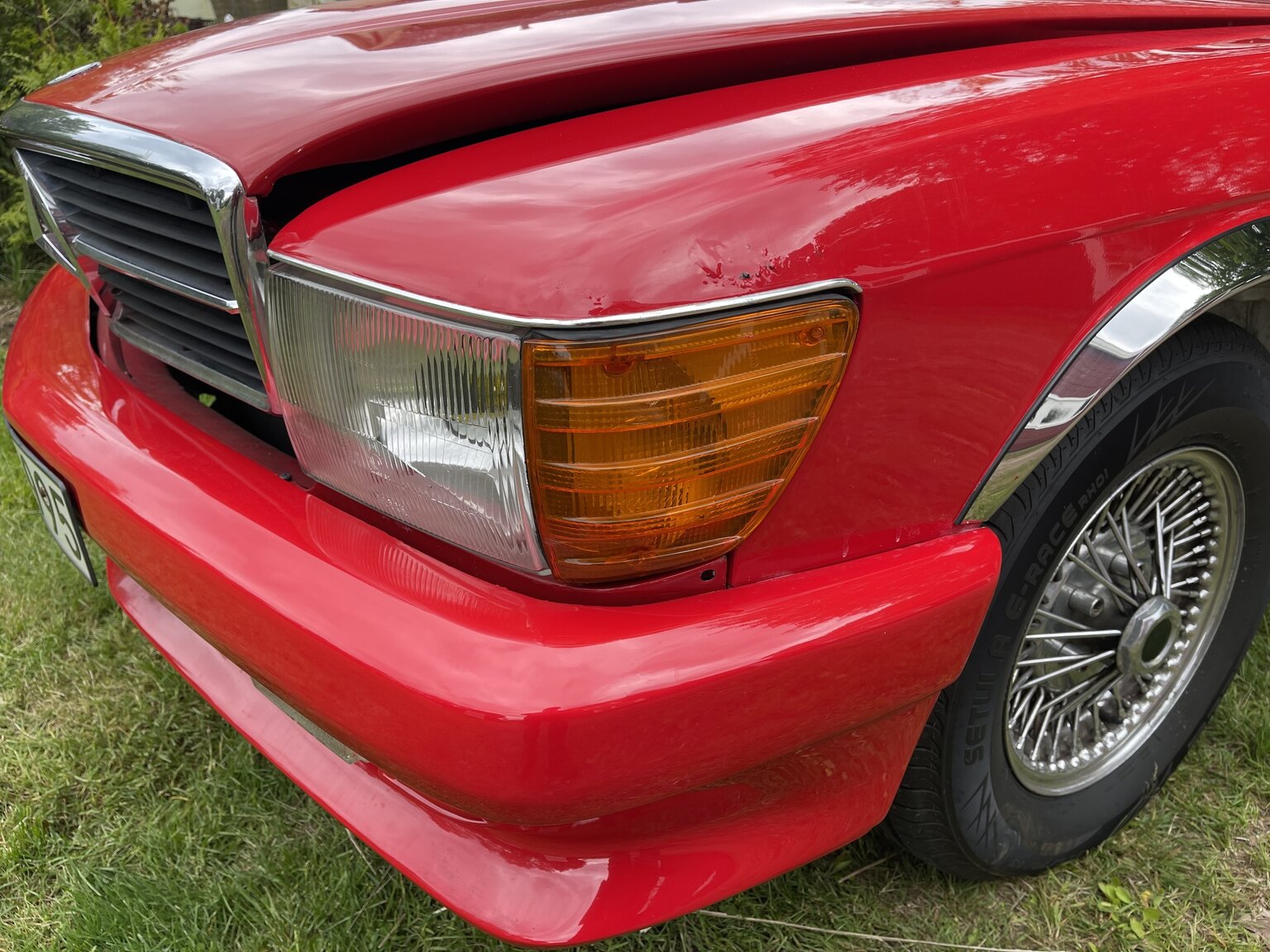 Exteriörbild på 1973 Mercedes 350 SLC
