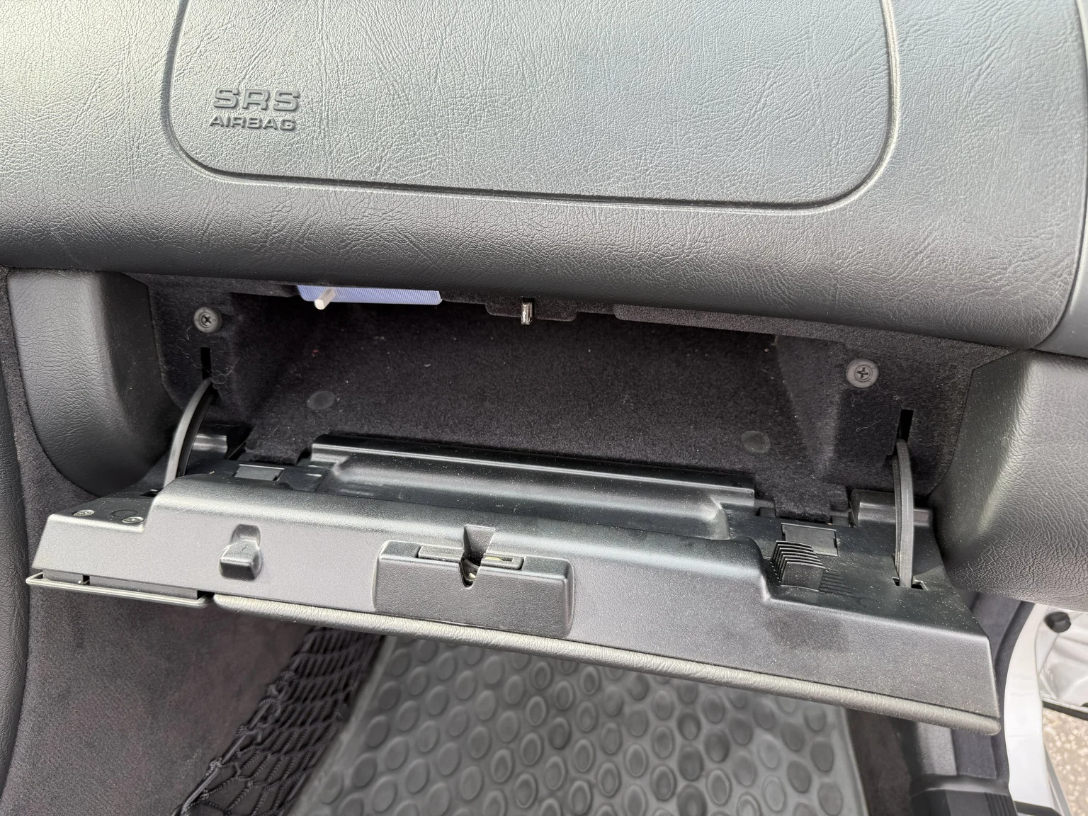 Interior image of 2001 MERCEDES-BENZ CLK 230 Kompressor Cabriolet (54)