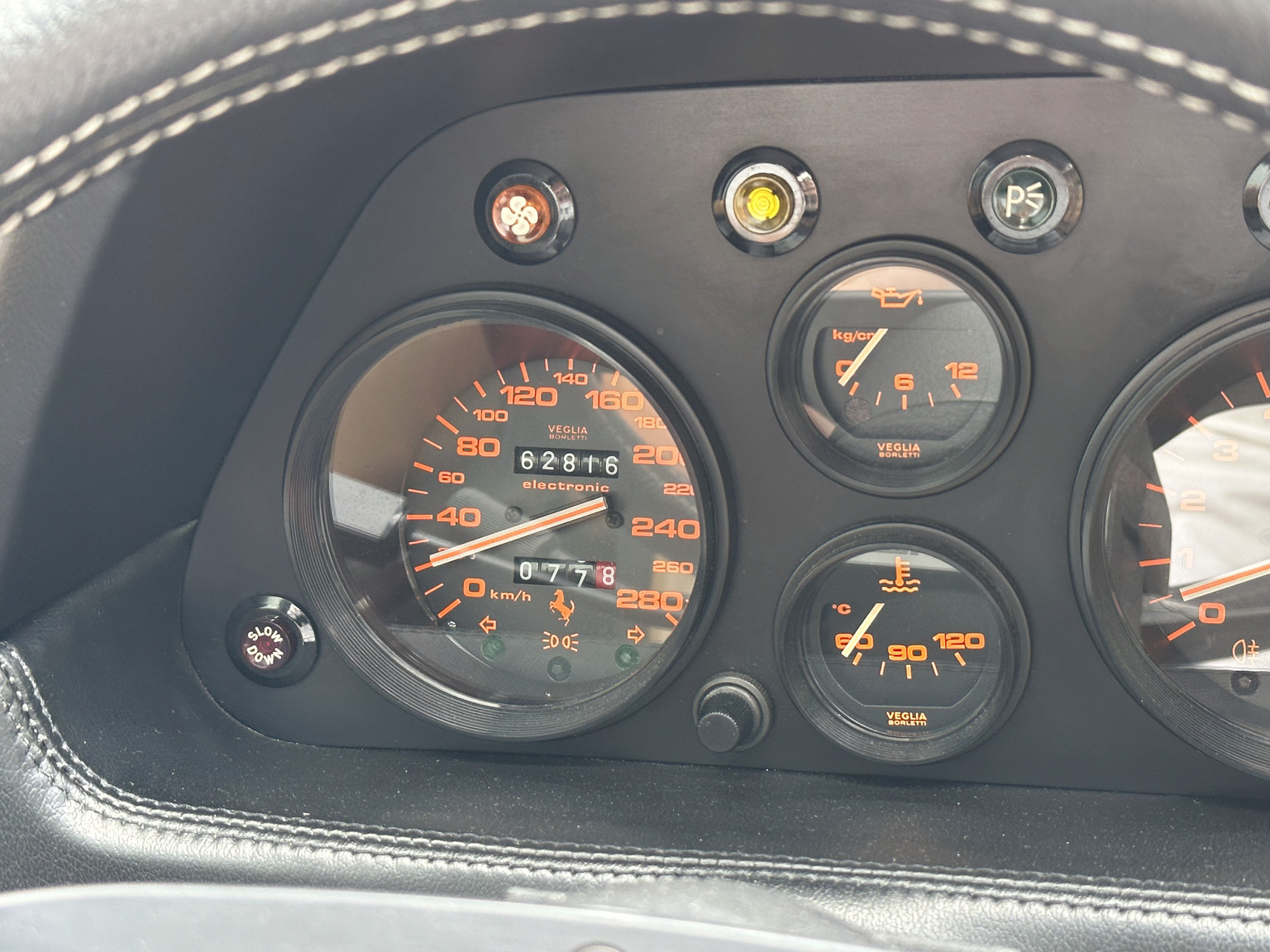 Interiörbild 1988 Ferrari 328 GTB