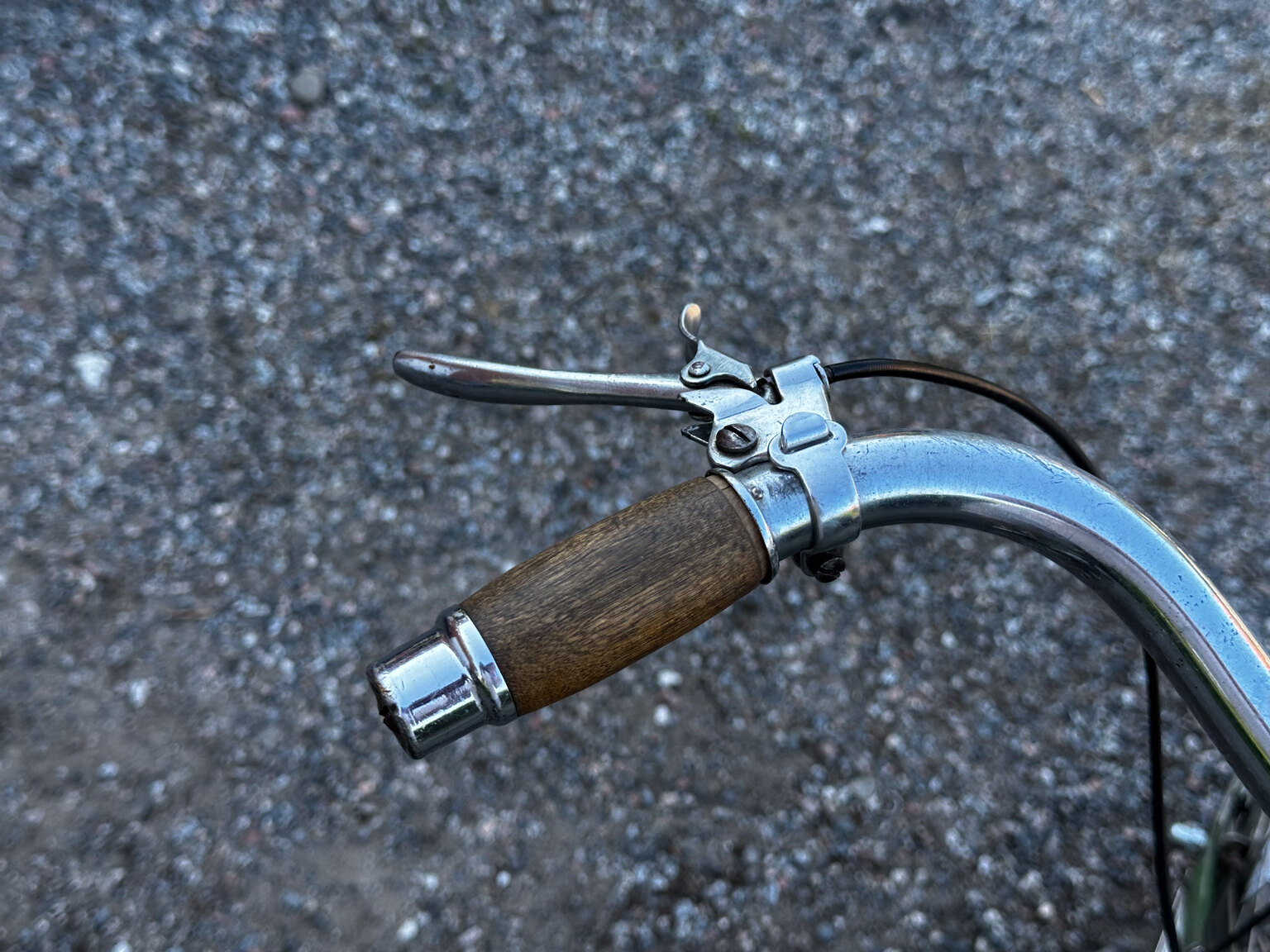 Exteriörbild på 1951 Fux med påhängsmotor