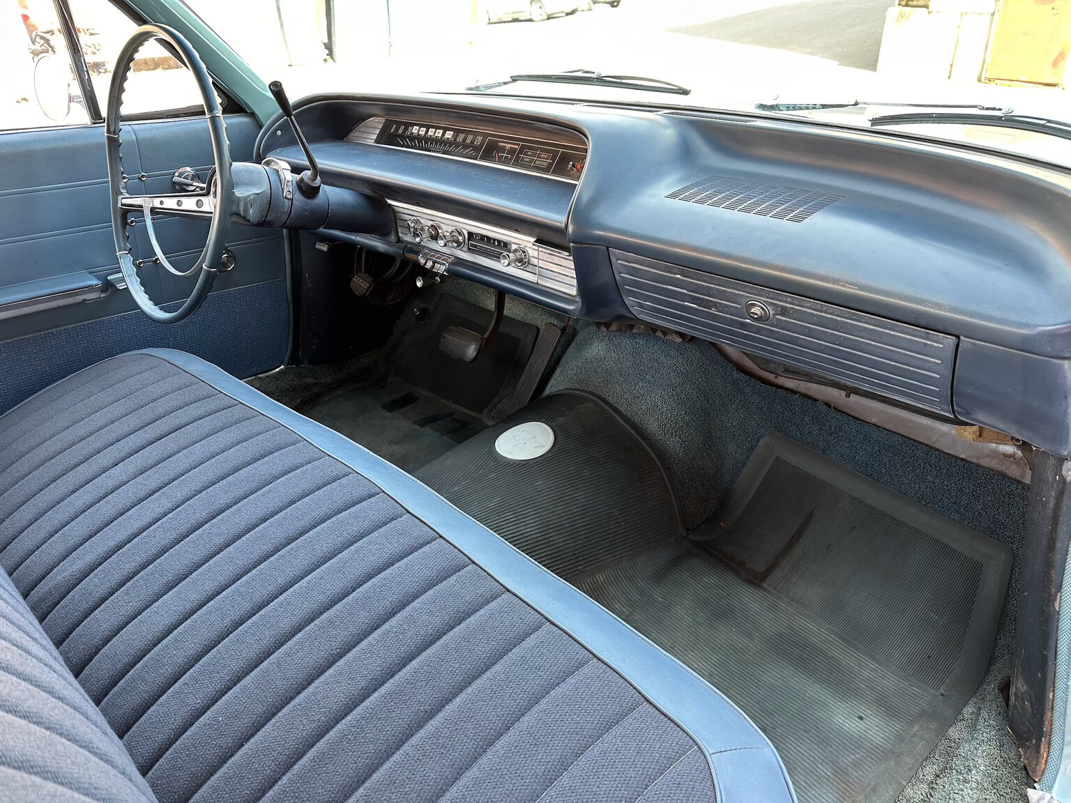 Innenraumfoto von 1963 Chevrolet Impala Sedan (35)