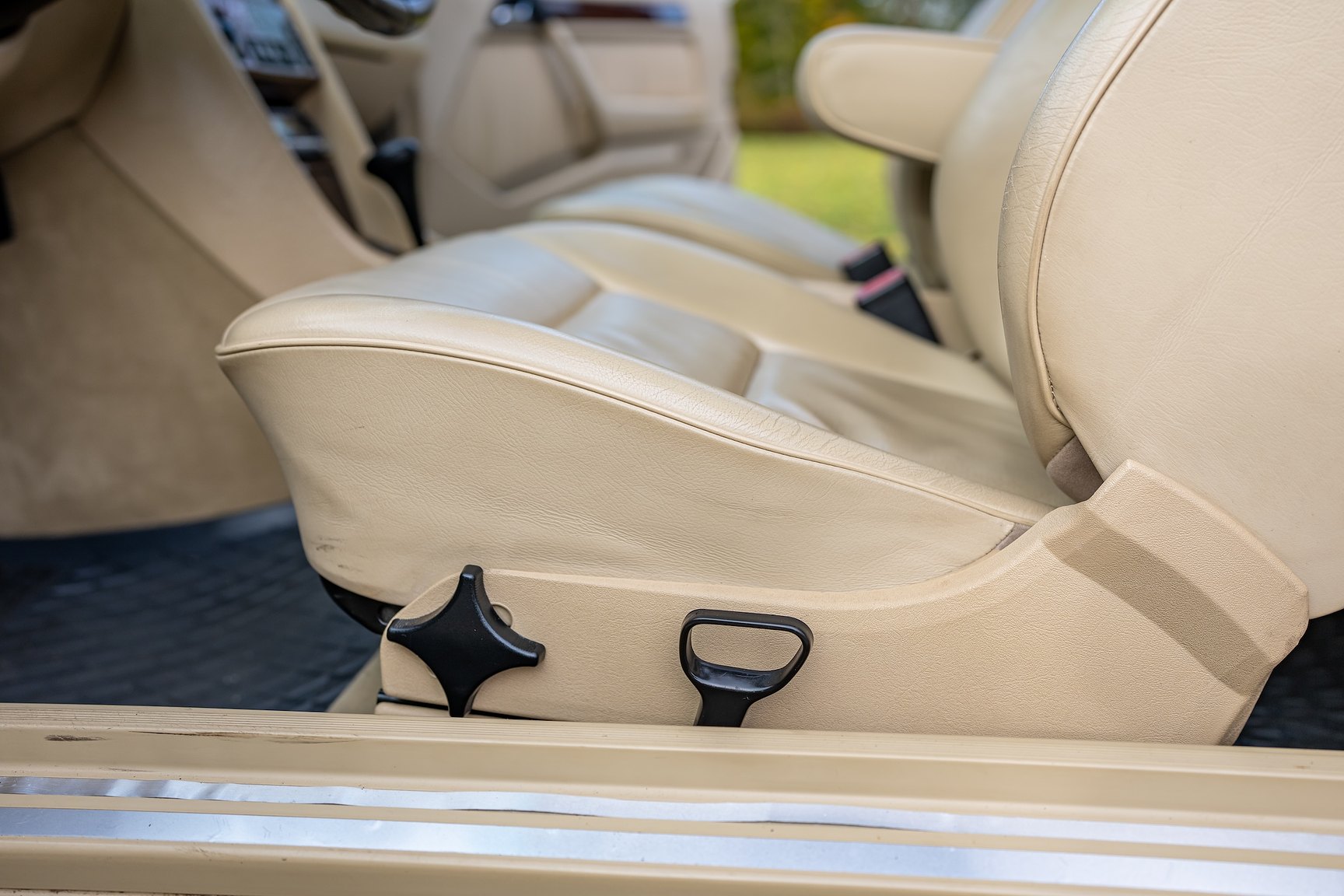 Interiörbild 1992 Mercedes-Benz 300 CE-24