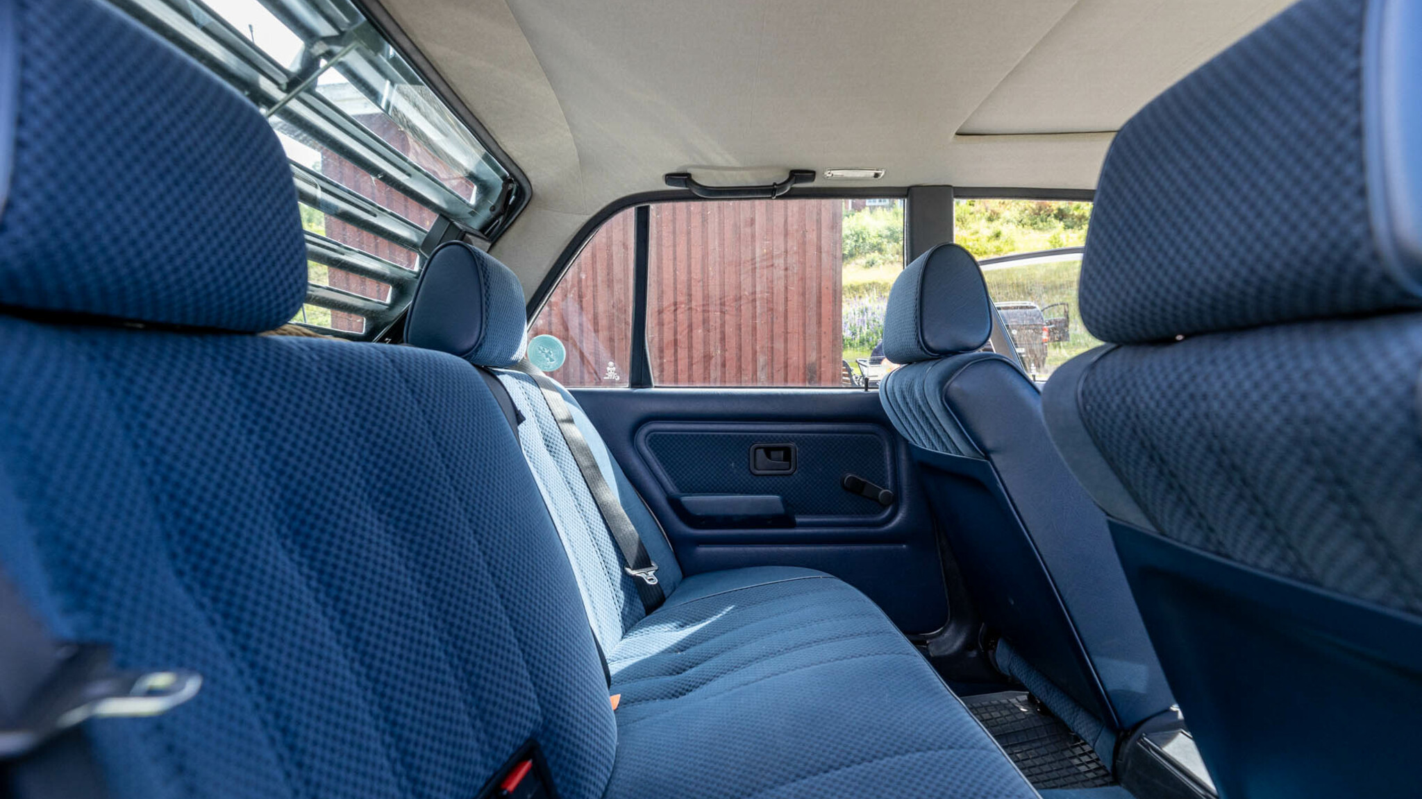 Interior image of 1984 BMW 320i sedan