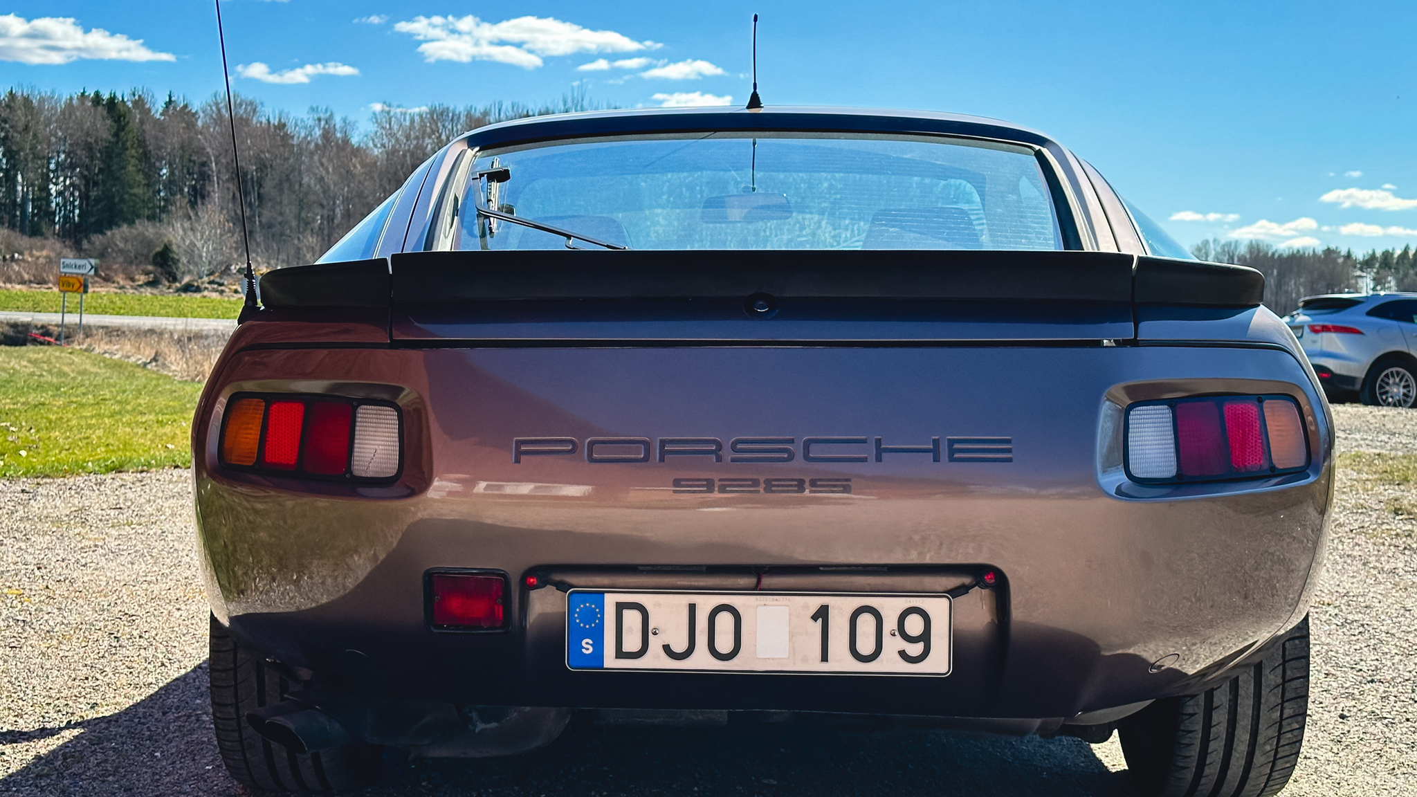 Exteriörbild på 1983 Porsche 928 S (4)