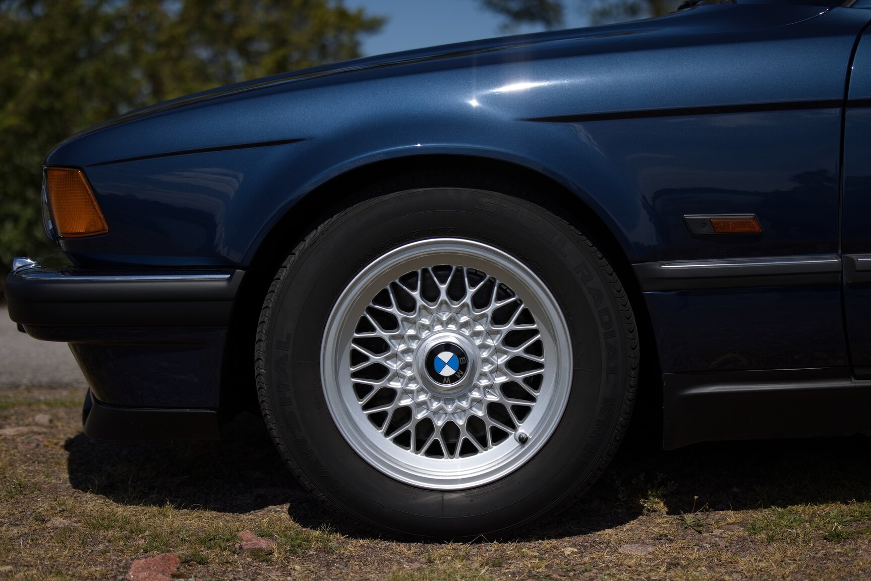 Exterior image of 1990 BMW 750 IAL Highline