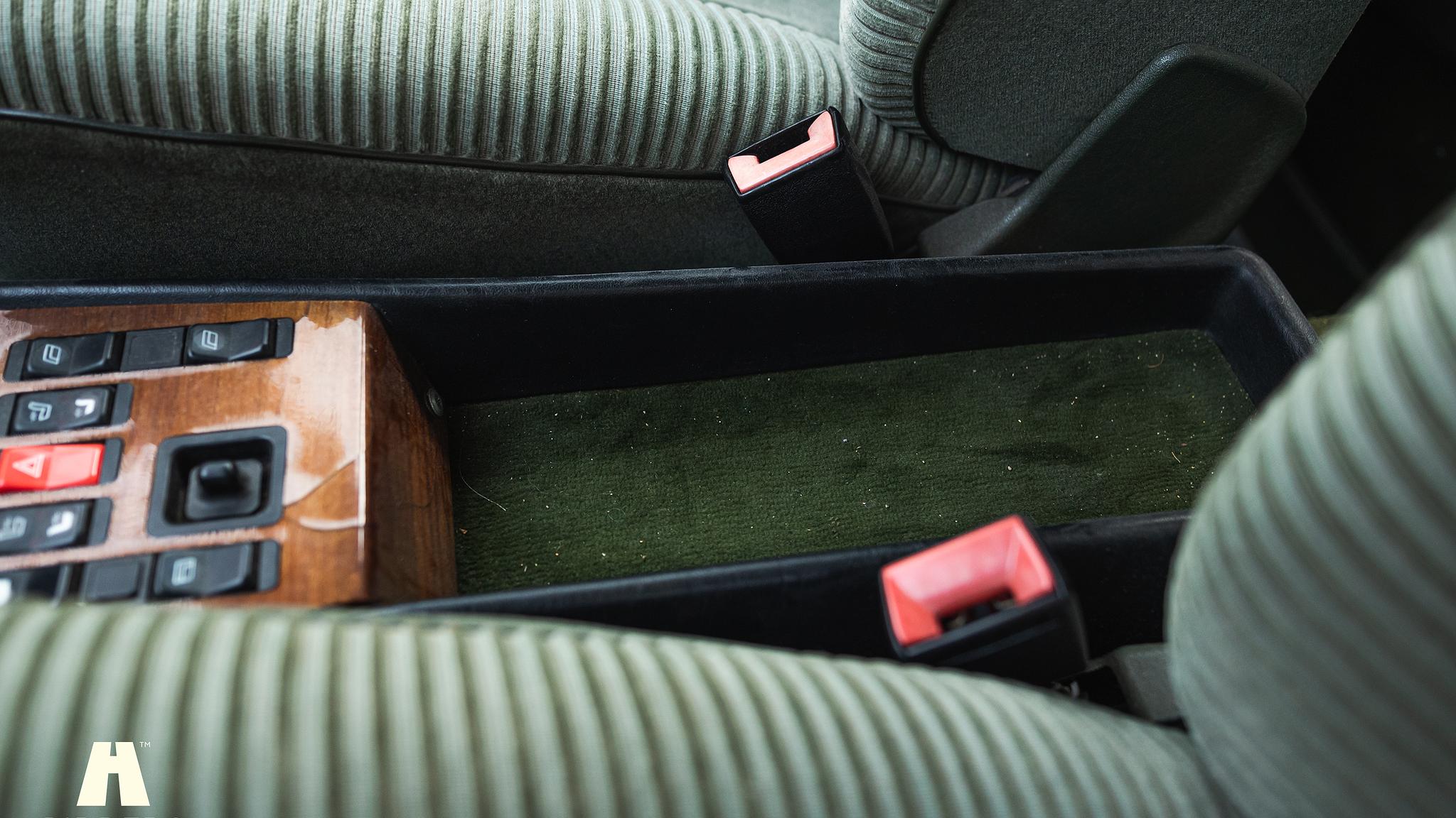 Innenraumfoto von 1985 Mercedes-Benz 200 Series 3  (35)