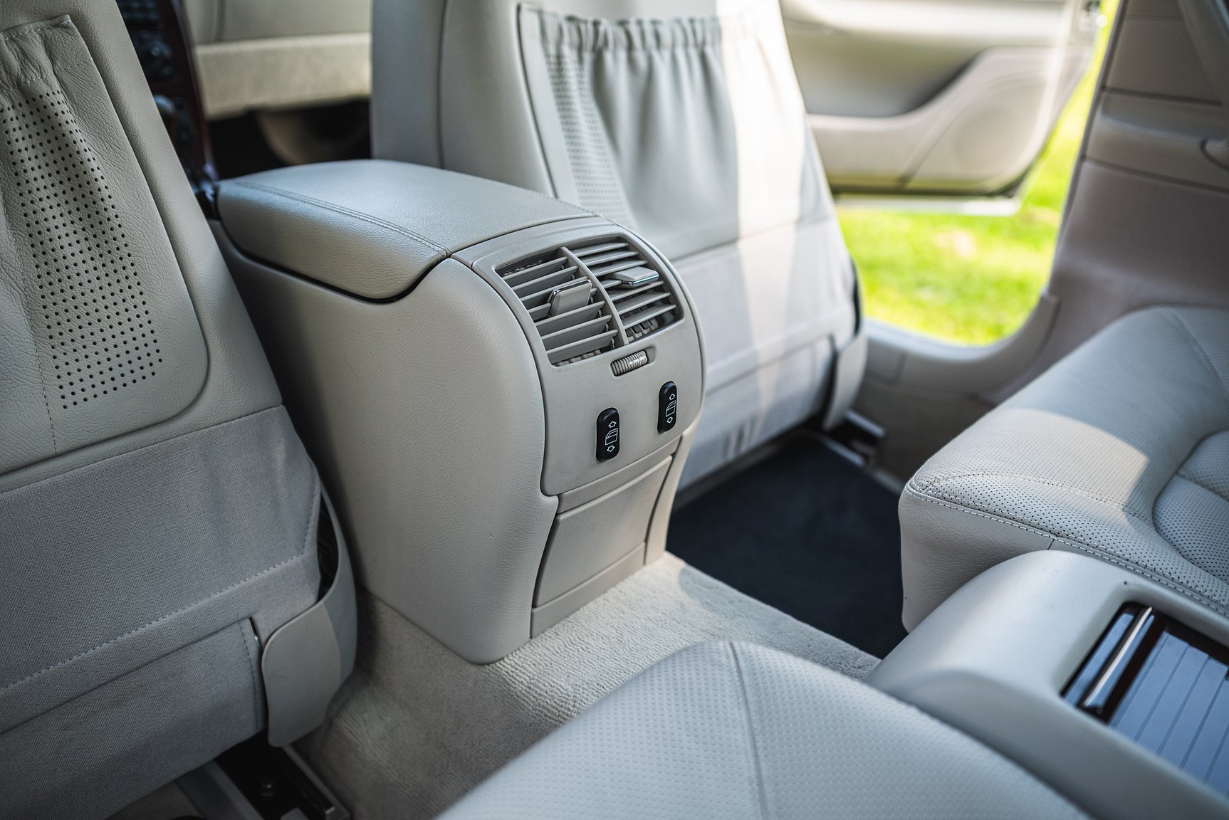 Interior image of 2000 Mercedes-Benz CL 500