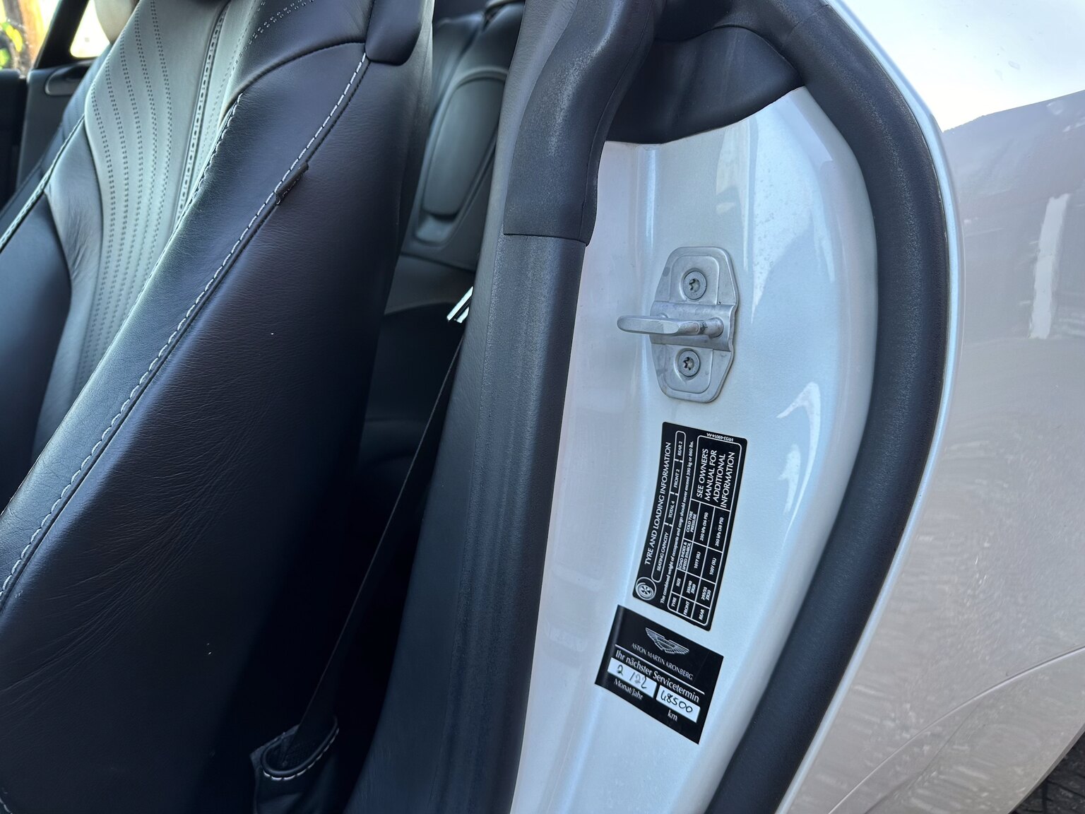 Interiörbild 2018 Aston Martin DB11