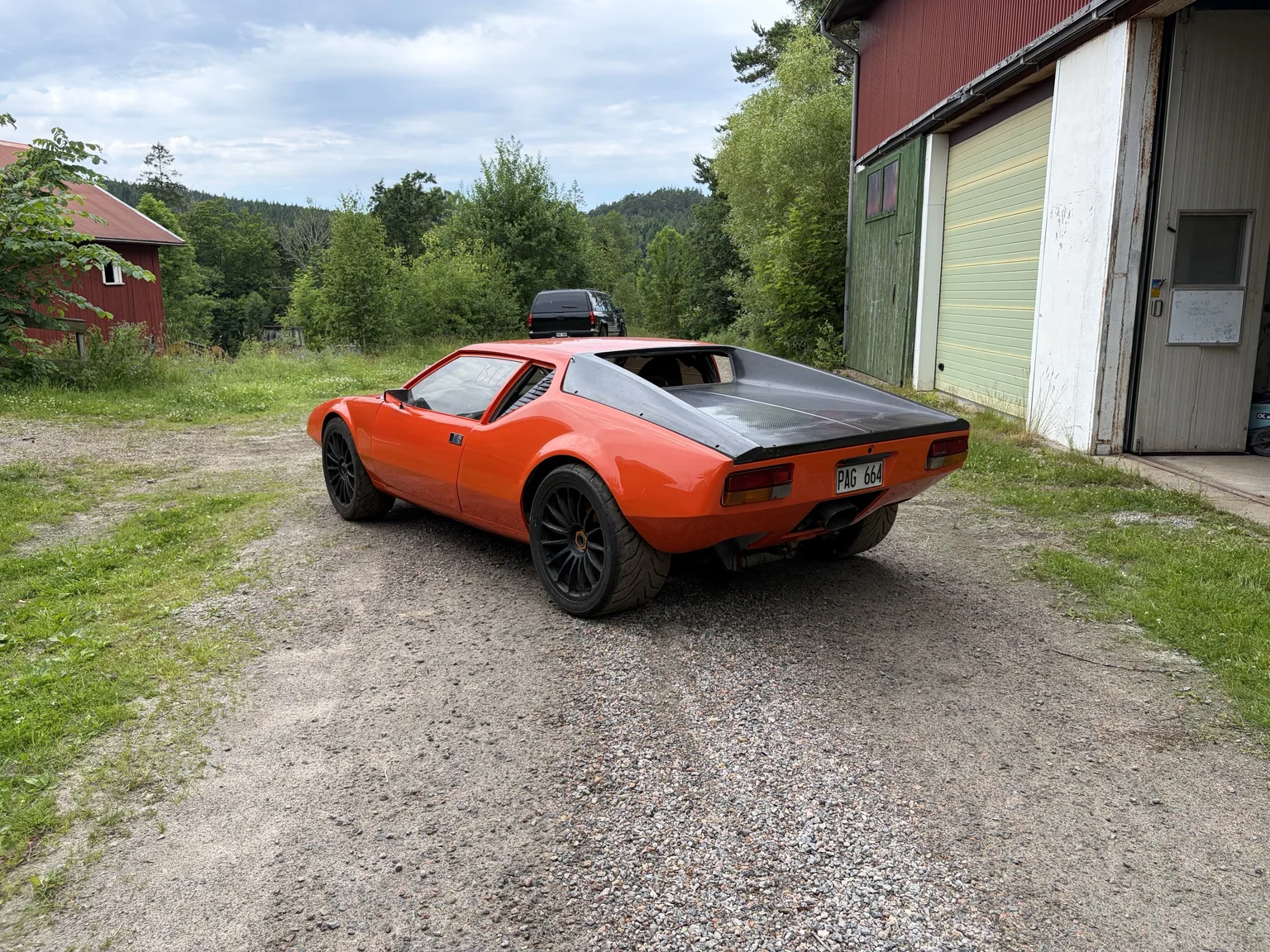 Exterior image of 1972 De Tomaso Pantera LS Restomod (15)