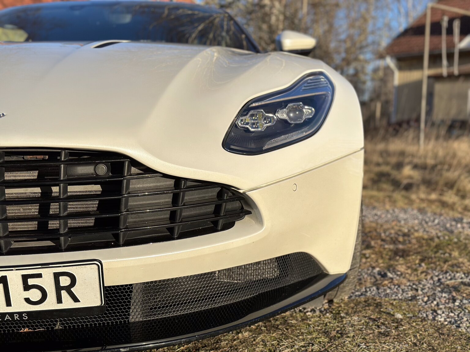 Exteriörbild på 2018 Aston Martin DB11