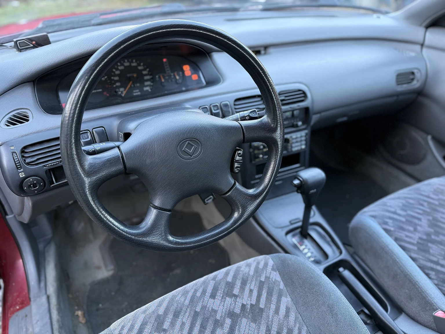 Interiörbild 1992 Mazda 626 Hatchback 2.5 V6 Automatic (2)
