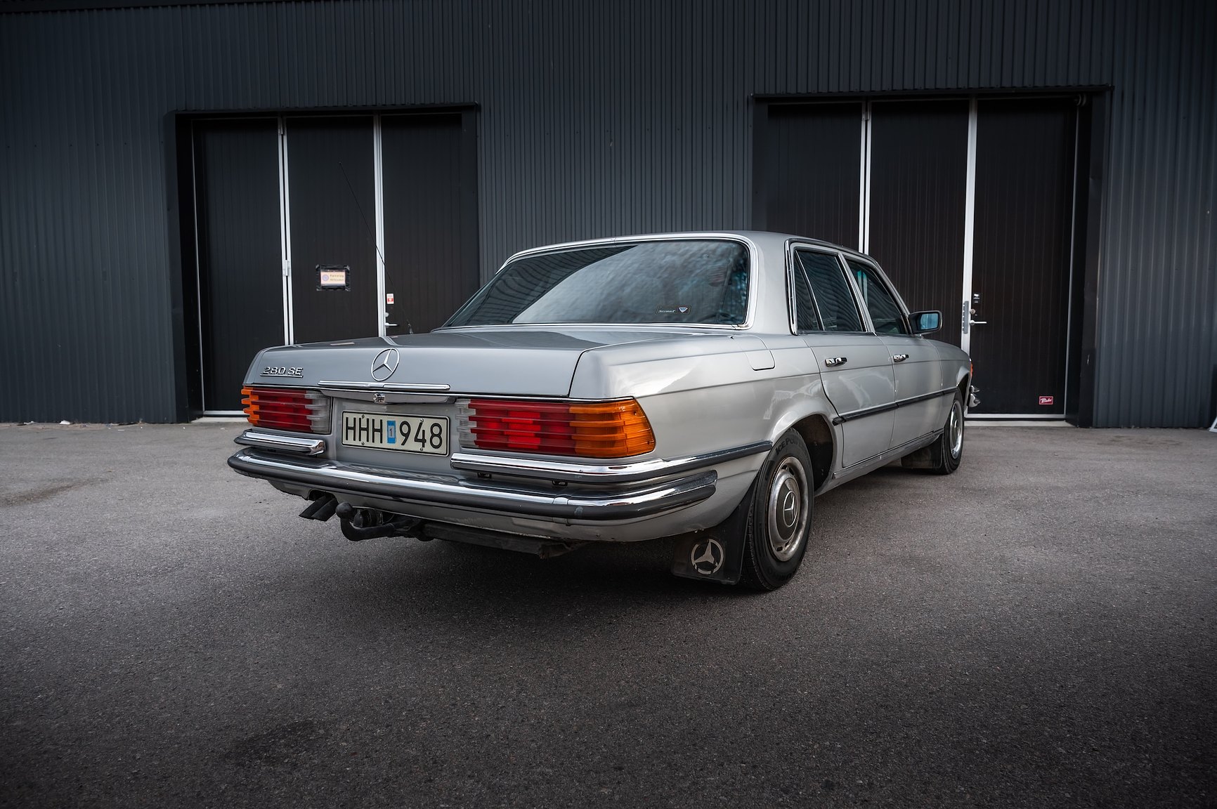 Exteriörbild på 1975 Mercedes-Benz 280 SE 