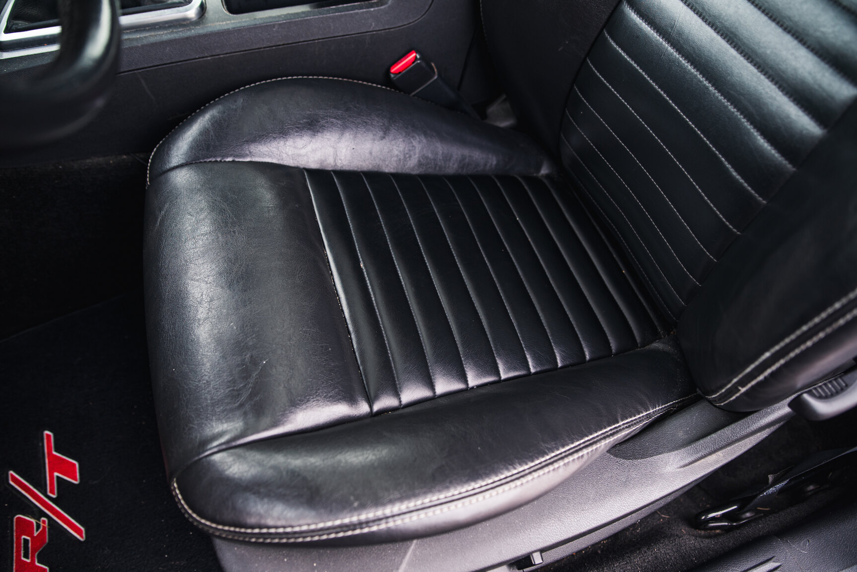 Innenraumfoto von 2010 Dodge Challenger 5.7 V8 HEMI Manuell
