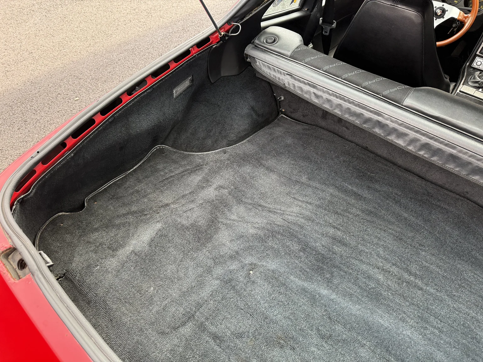 Interior image of 1984 Porsche 944 Targa (24)