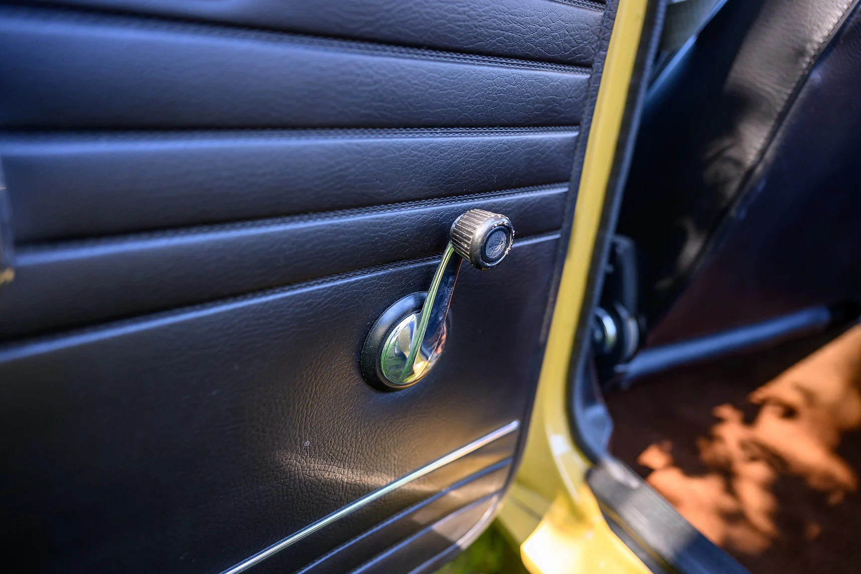 Innenraumfoto von 1971 Volvo 144 2.0 Automatic (57)