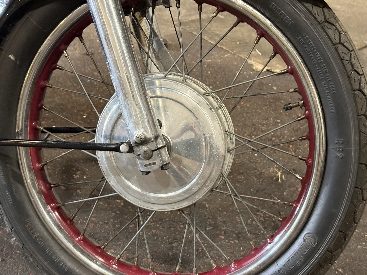 Exteriörbild på 1955 Matchless G 9 (25)