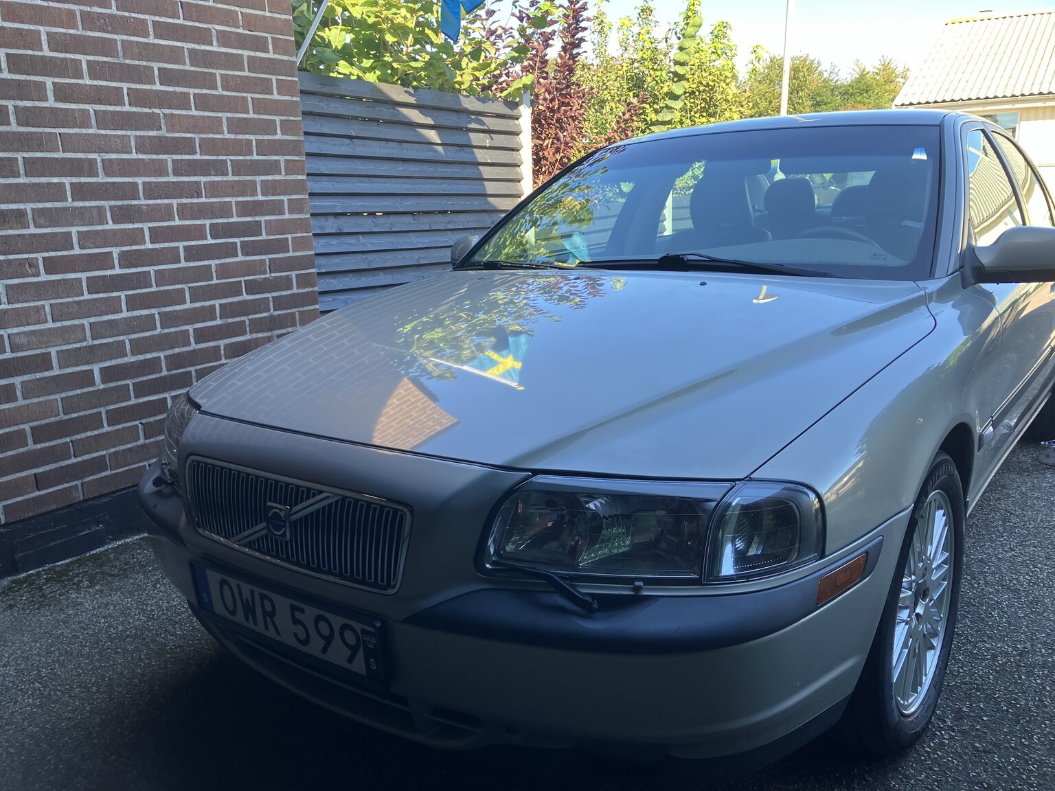Exterior image of 1999 Volvo S80