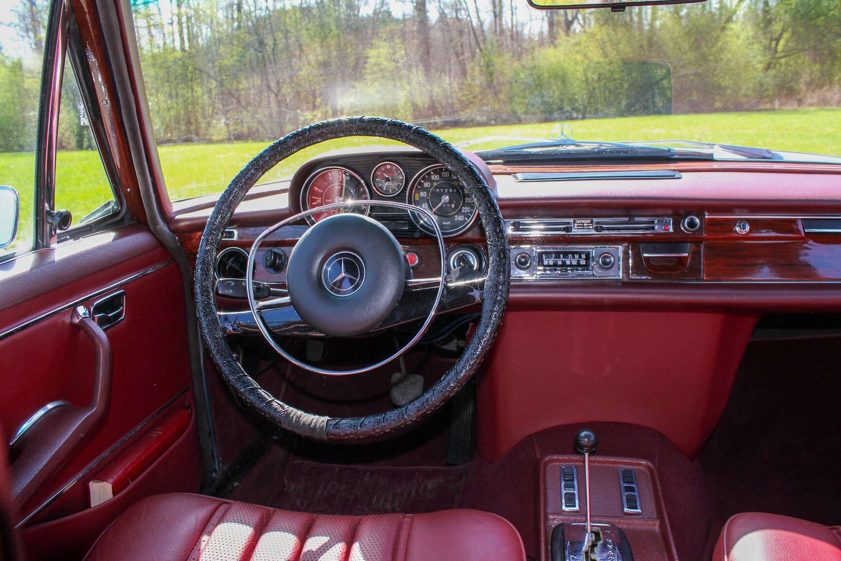 Interior image of 1972 Mercedes-Benz 300 SEL 3.5