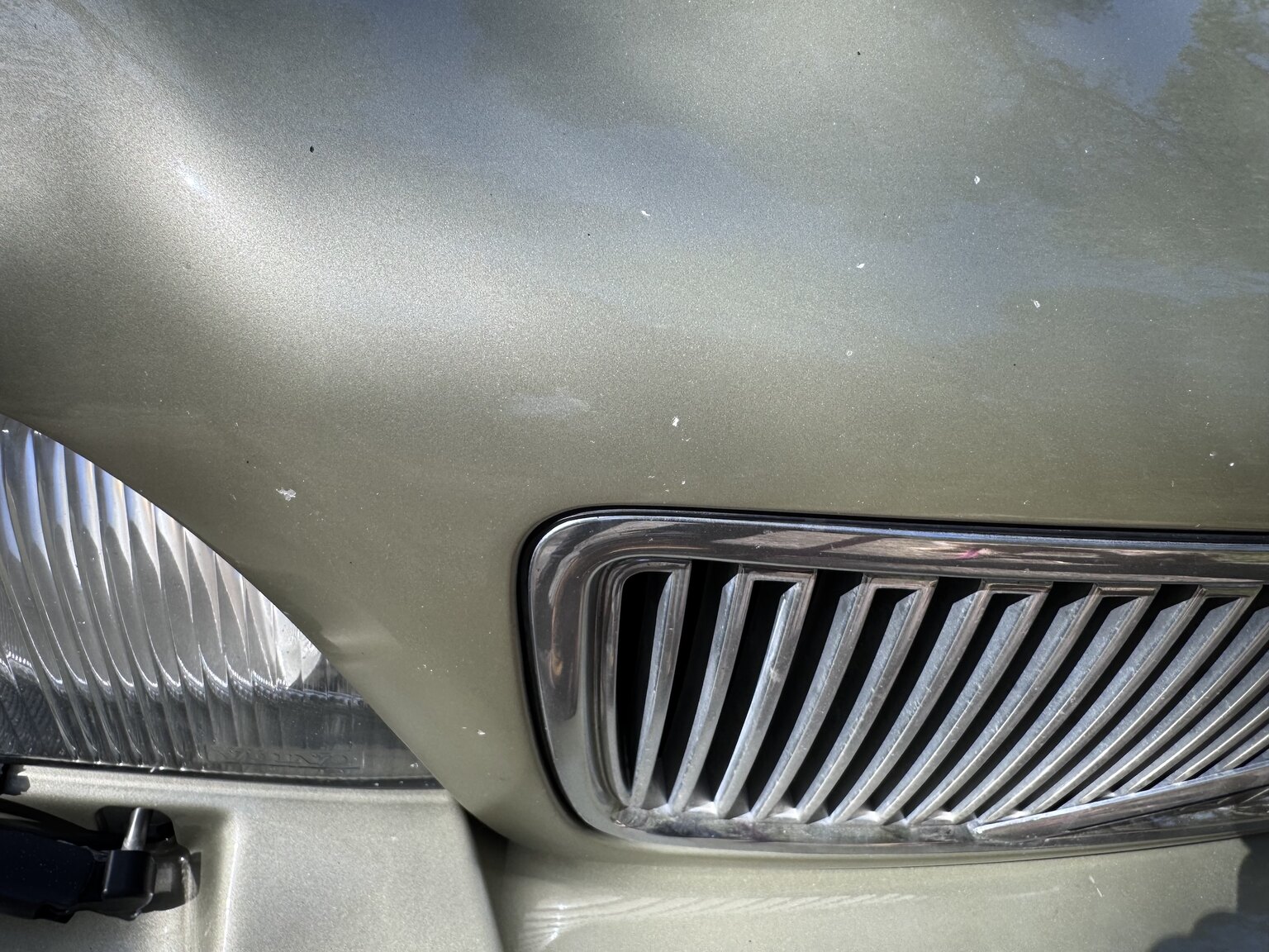 Exterior image of 1999 Volvo V70 2.5