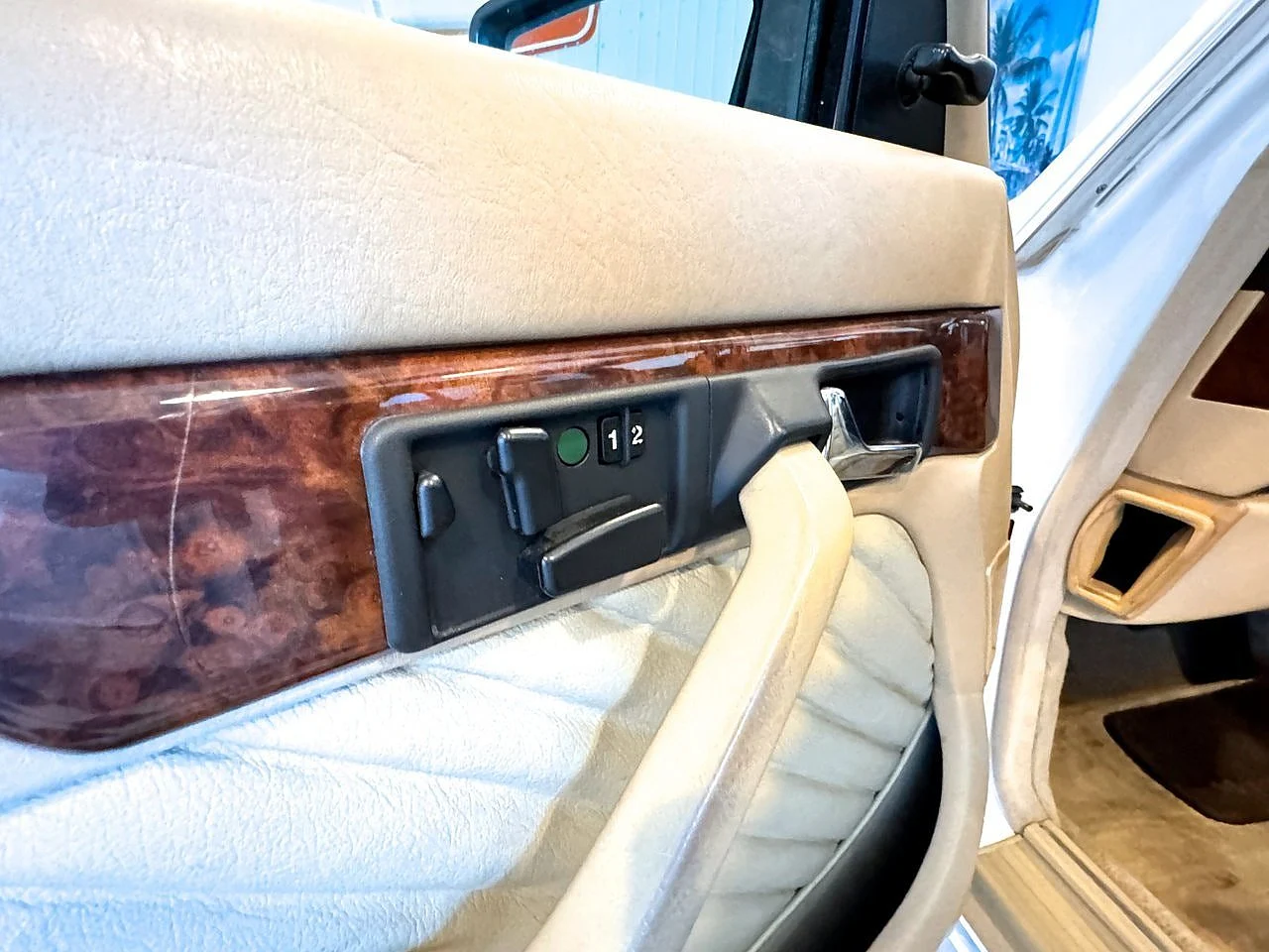 Bild von 1991 Mercedes-Benz S560 (18)