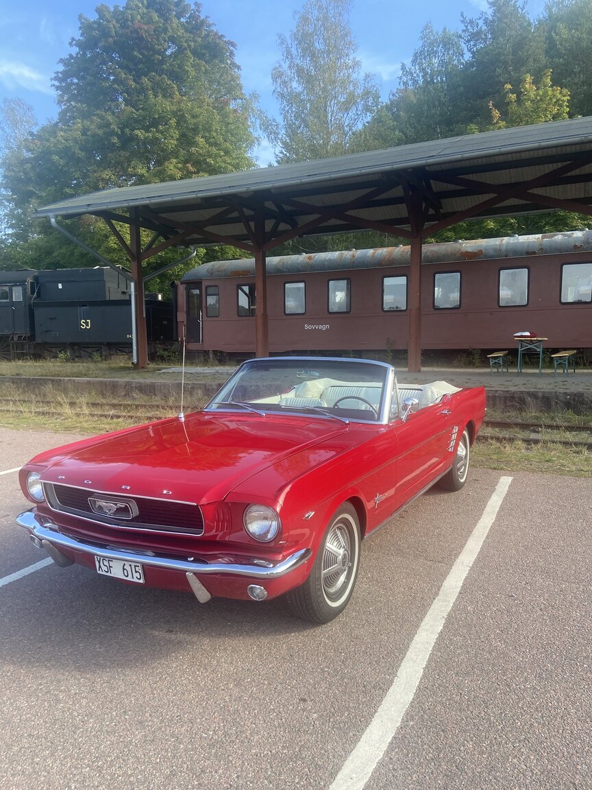 Exteriörbild på 1966 Ford Mustang Convertible