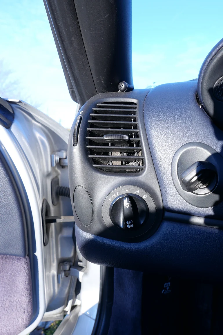 Interior image of 2003 Porsche Boxster (15)