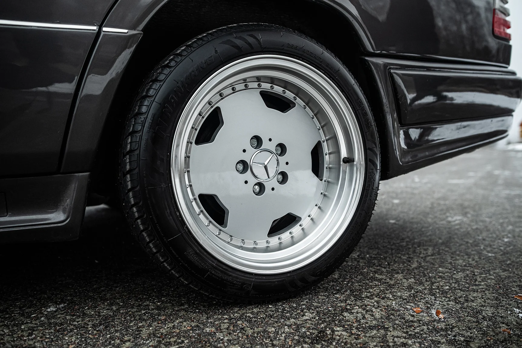 Exterior image of 1993 Mercedes-Benz E 320 "AMG" (44)