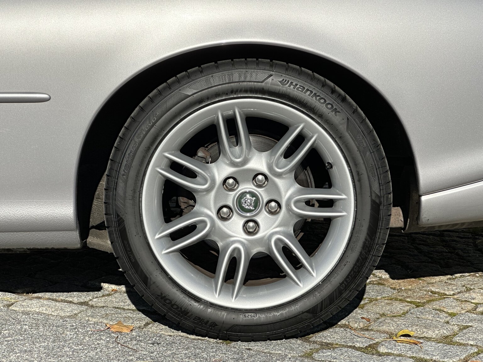 Exteriörbild på 2000 Jaguar XK 8