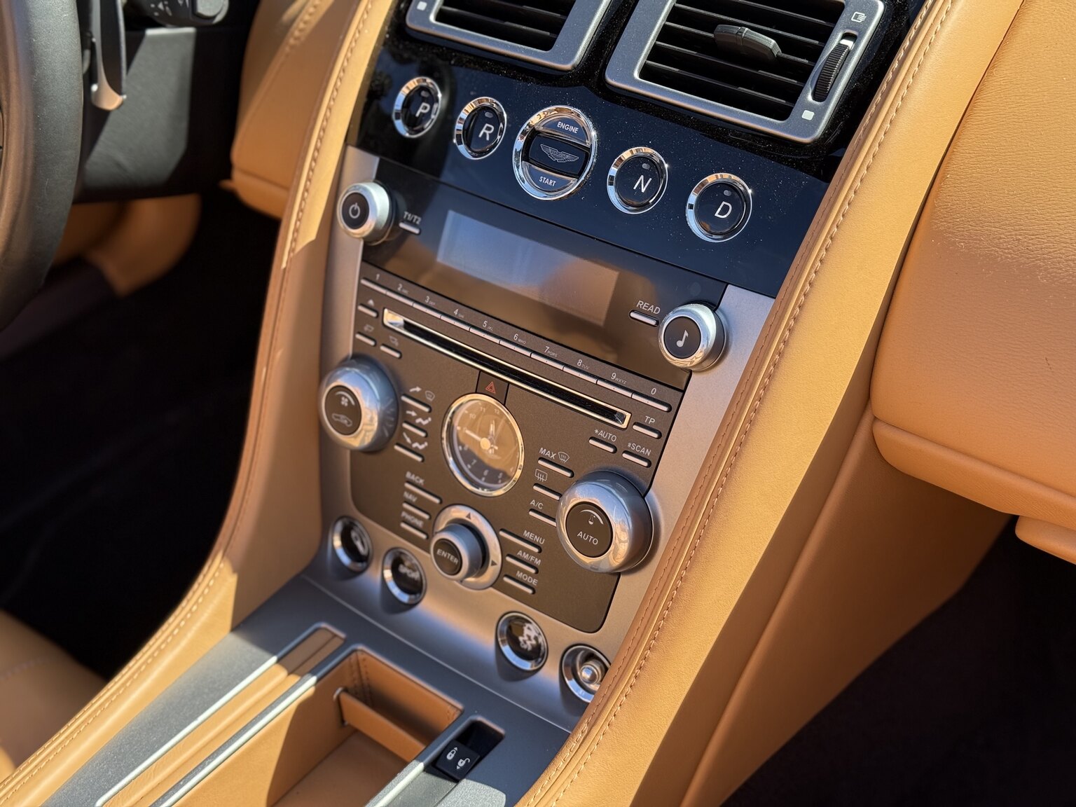 Interior image of 2015 Aston Martin DB9 Volante