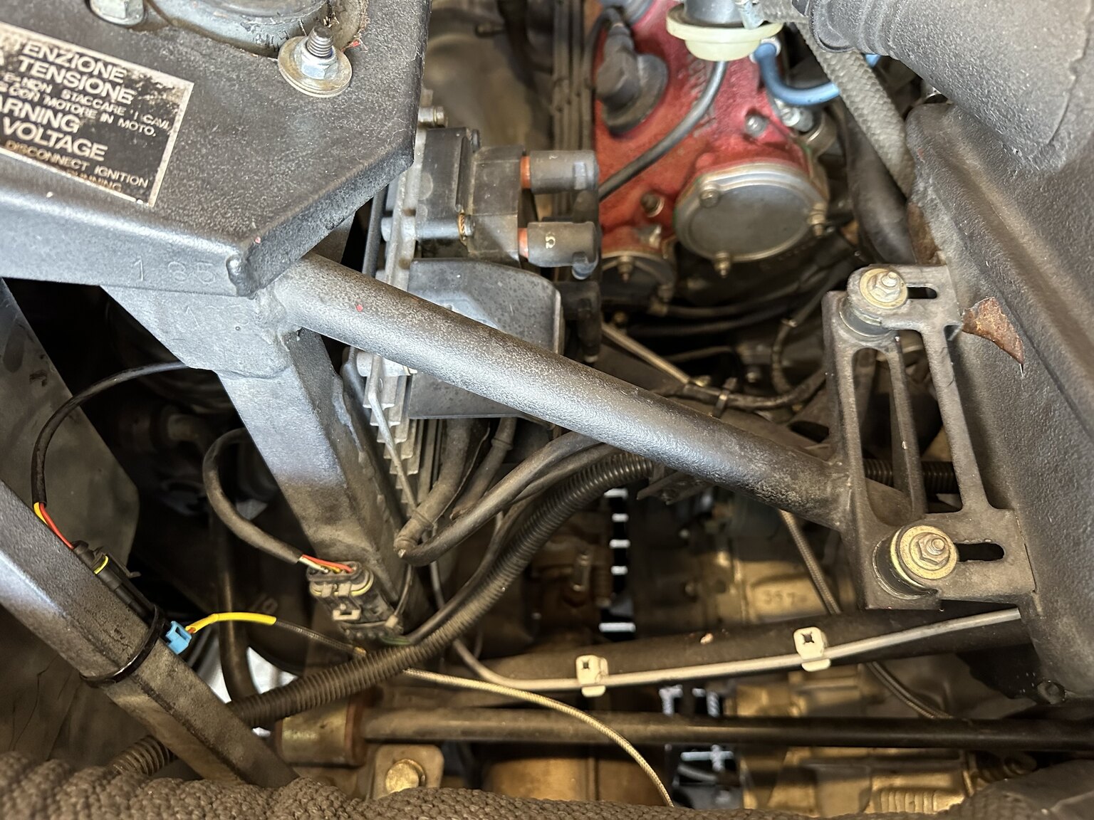 Image of 1990 Ferrari 348 (11) mechanics