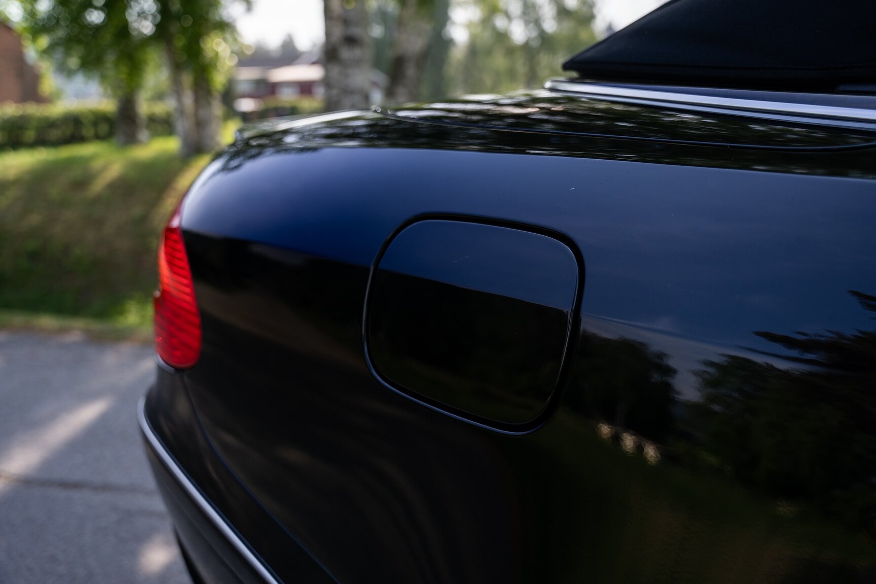 Exterior image of 2009 Mercedes-Benz CLK 550