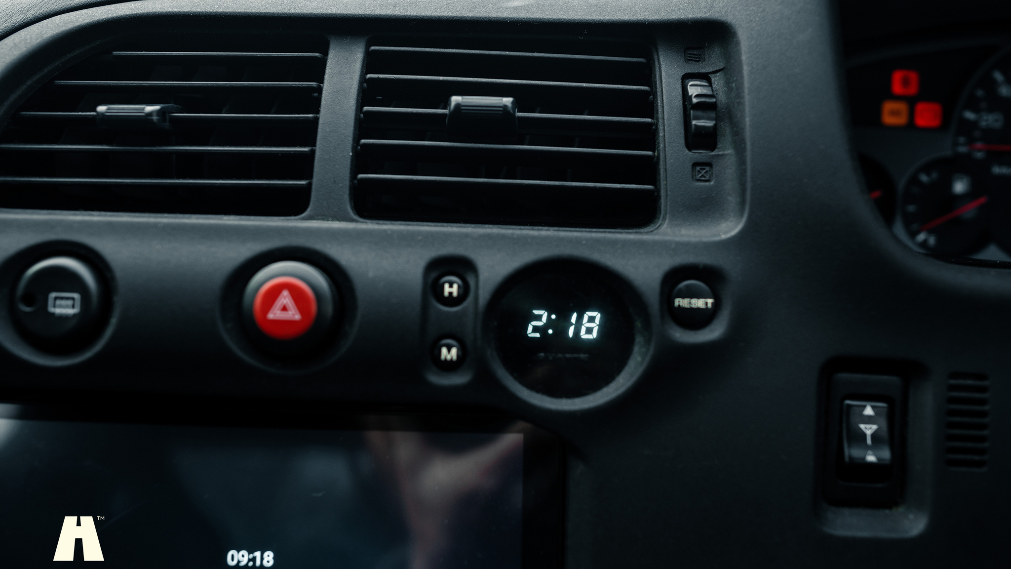 Interior image of 1996 Nissan Skyline R33 GT-R