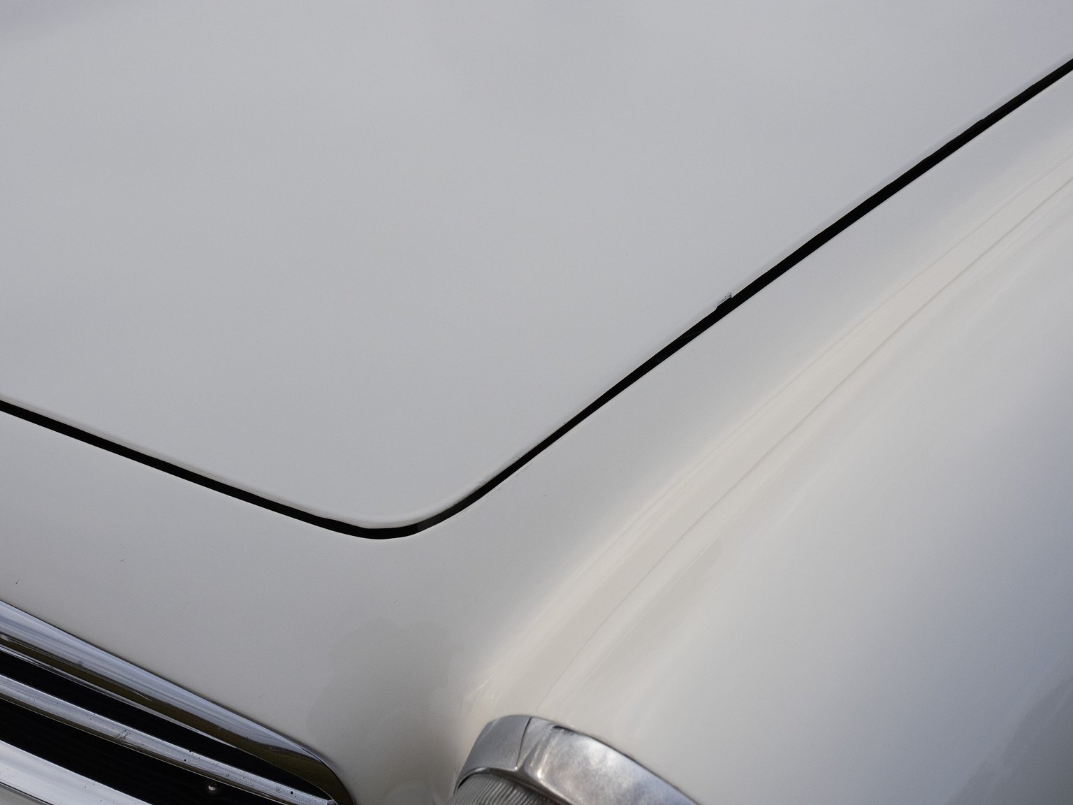 Exterior image of 1966 Mercedes-Benz 230 SL "Pagoda"