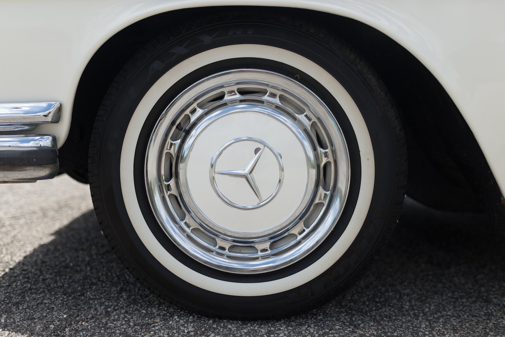 Exterior image of 1966  Mercedes-Benz 250 