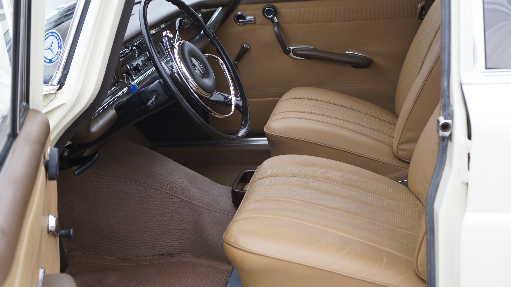 Innenraumfoto von 1966 Mercedes-Benz 230 S