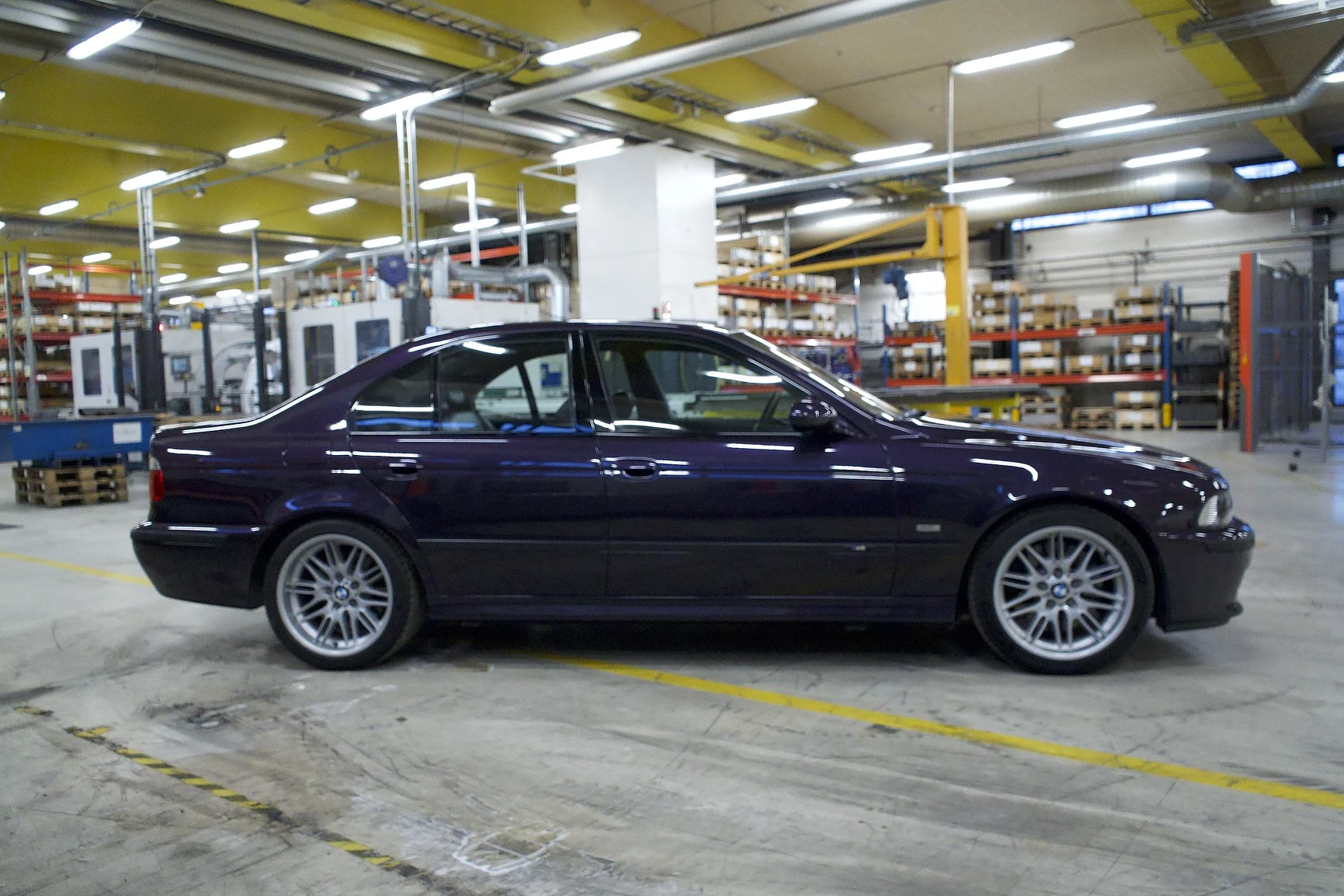 Exteriörbild på 2002 BMW M5 E39 (20)