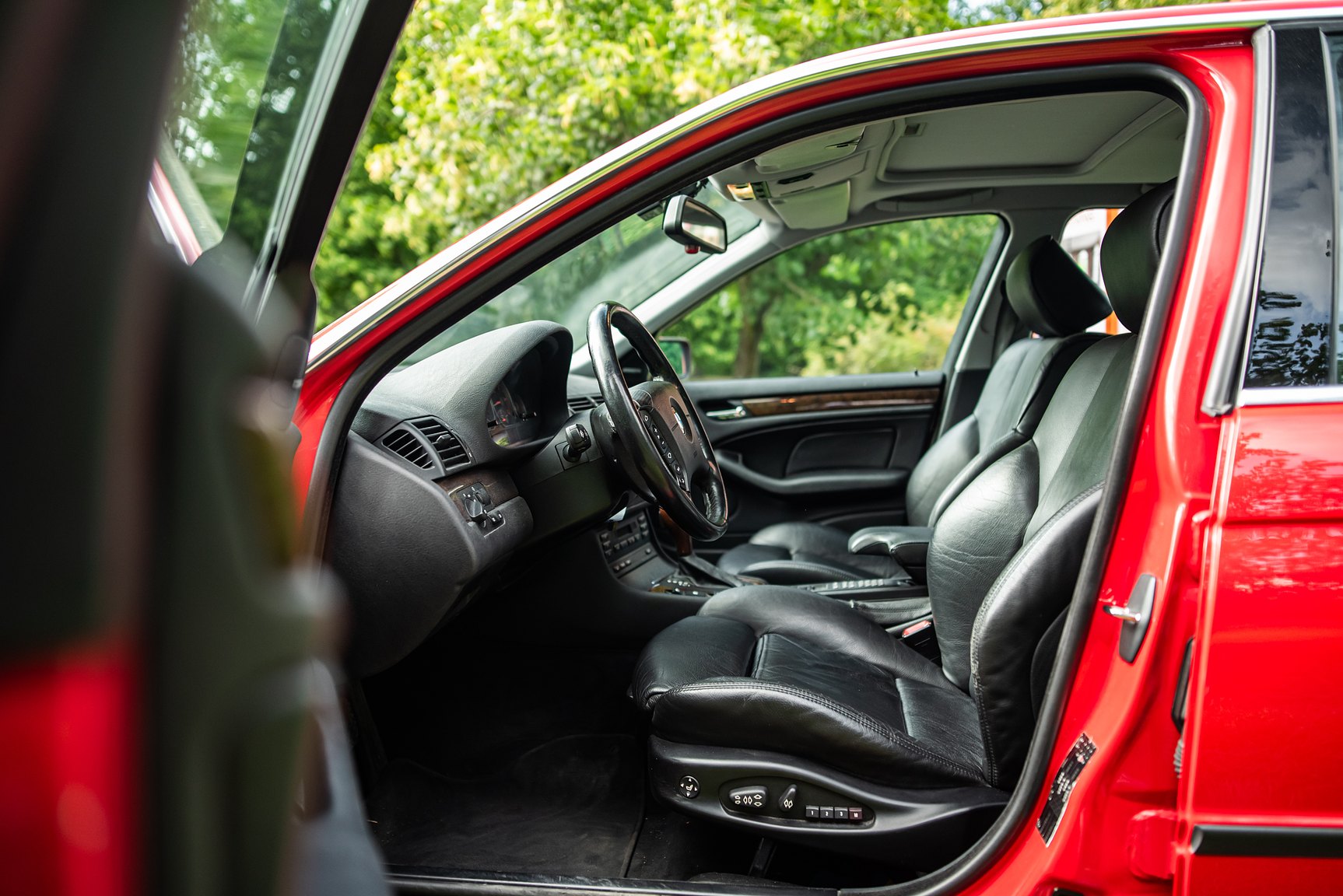 Interior image of 2001 BMW 330Xi