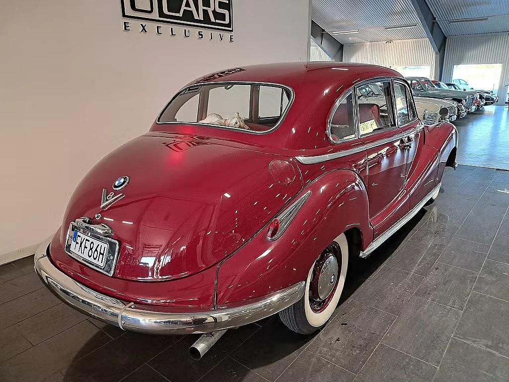 Exteriörbild på 1956 BMW 501/502 Barockängel (5)