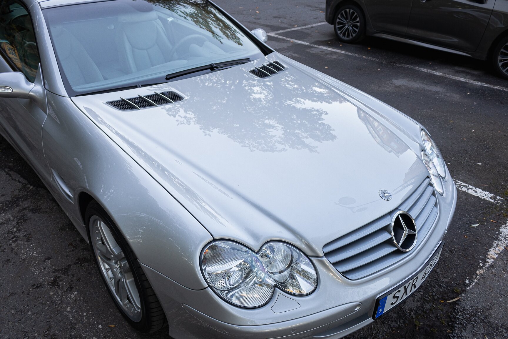 Exterior image of 2002 Mercedes-Benz SL 500