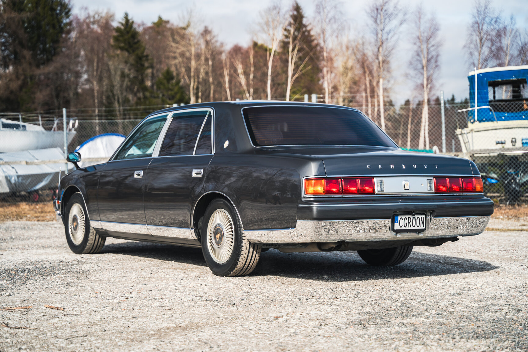 Exterior image of 2000 Toyota Century