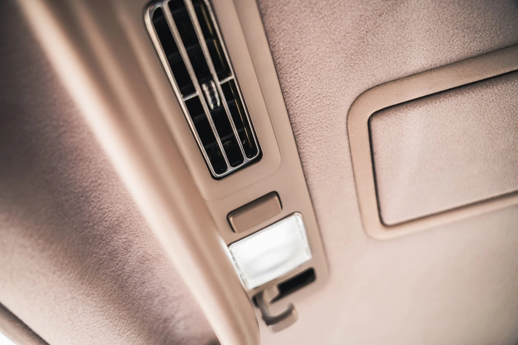 Innenraumfoto von 2000 Toyota Century V12 G50 (112)