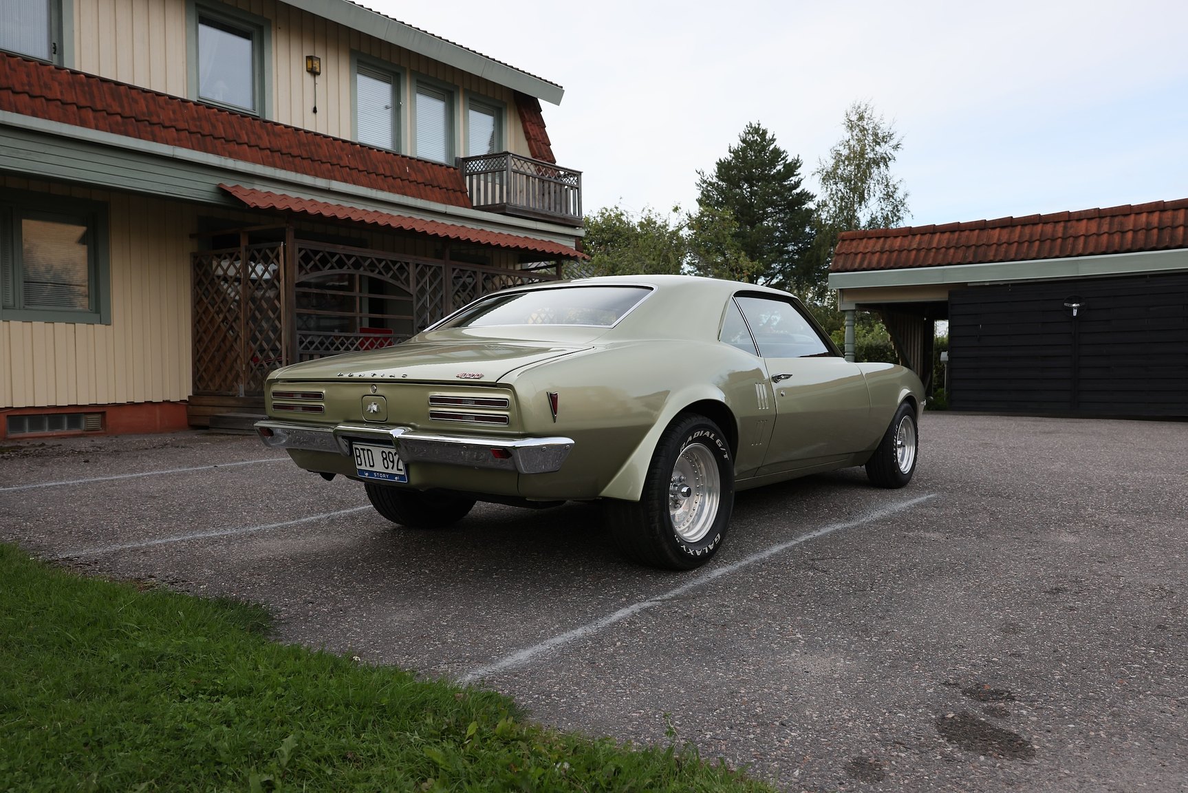 Exterior image of 1968 Pontiac Firebird 400 Ram Air