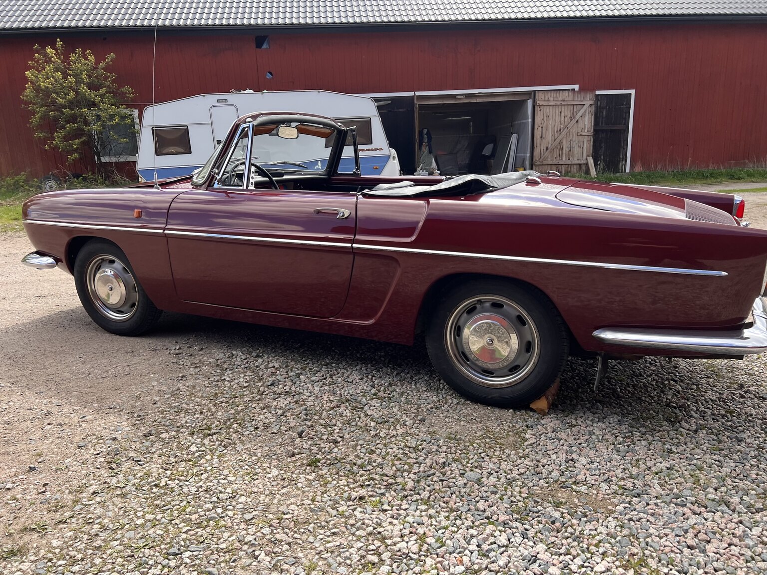 Exterior image of 1967 Renault Caravelle Coupé
