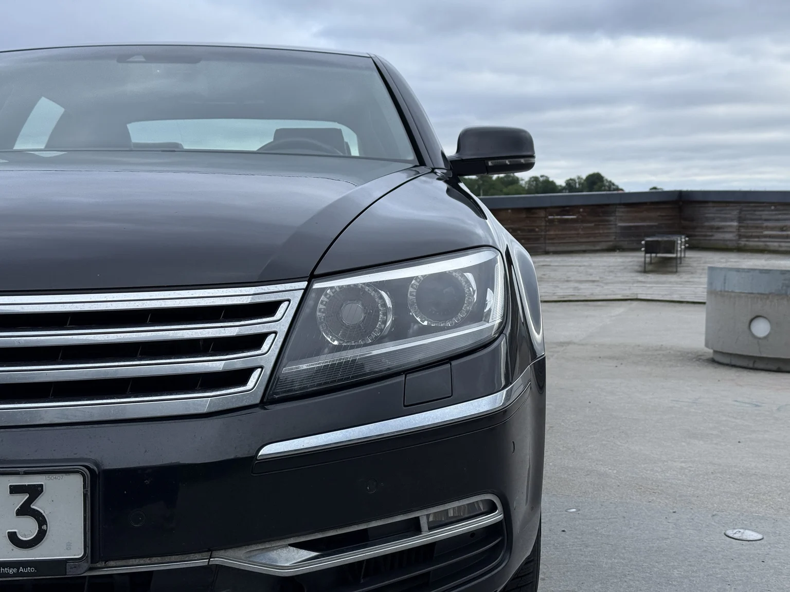 Exterior image of 2013 Volkswagen Phaeton 3.0 TDI (16)