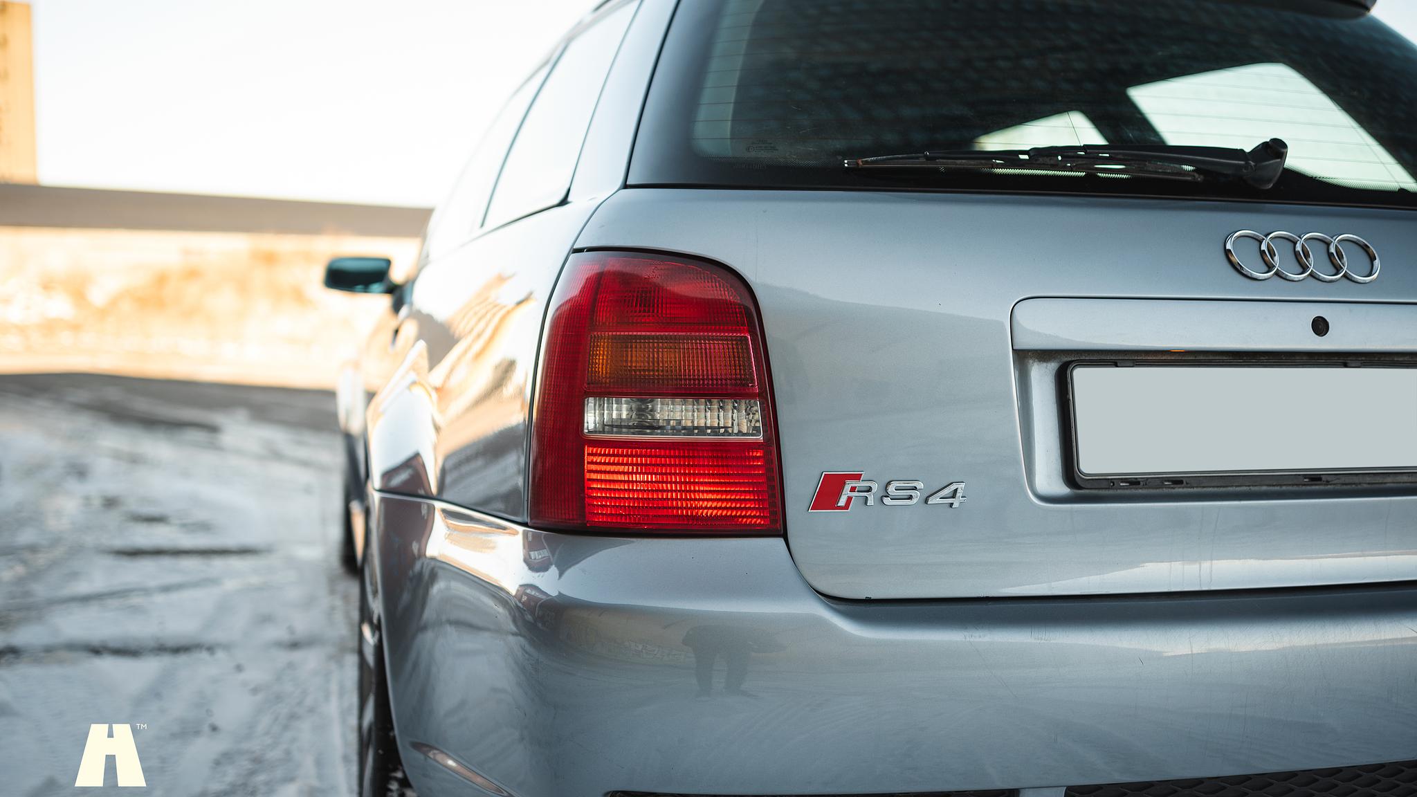 Exterior image of 2001 Audi RS4 B5 (11)